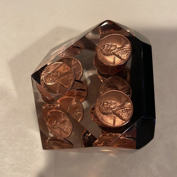 EUC: 21 Uncirculated 1986D Pennies in a Nine Faced Acrylic Polyhedron - Picture 5 of 5